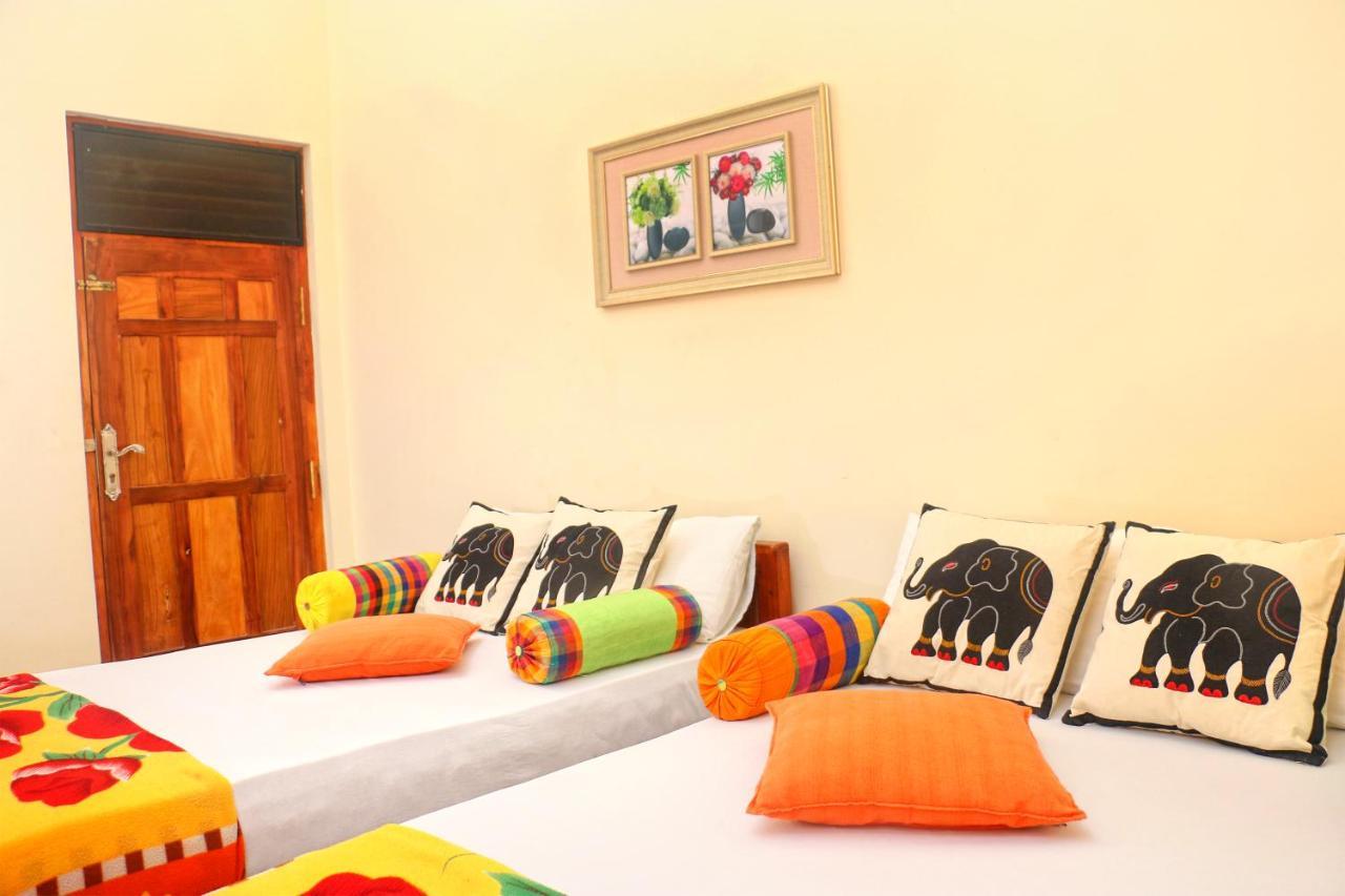 Nature Resort - Yala Safari Village Тисамахарама Стая снимка